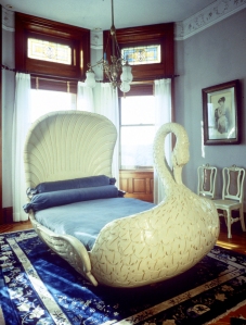 Maymont Mansion Swan Bed Credit Richard Cheek